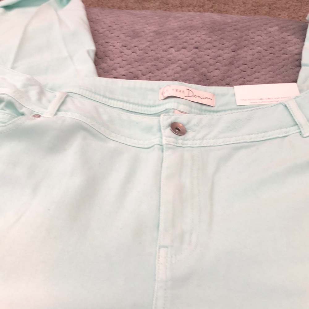 Jeans. Ankle. Mint green